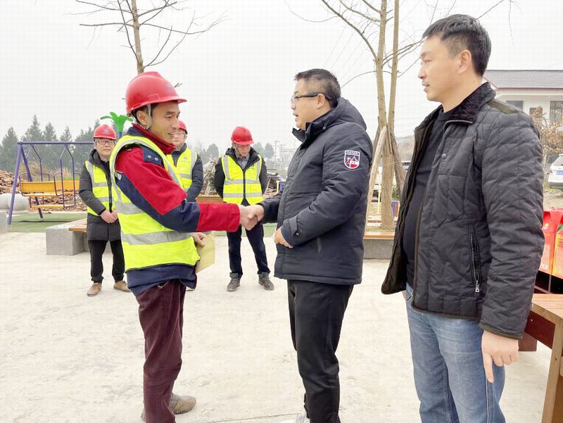 公司開展2023年春節(jié)走訪慰問離退休老干部及困難職工活動(dòng)